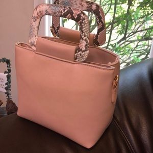 KAARI purse